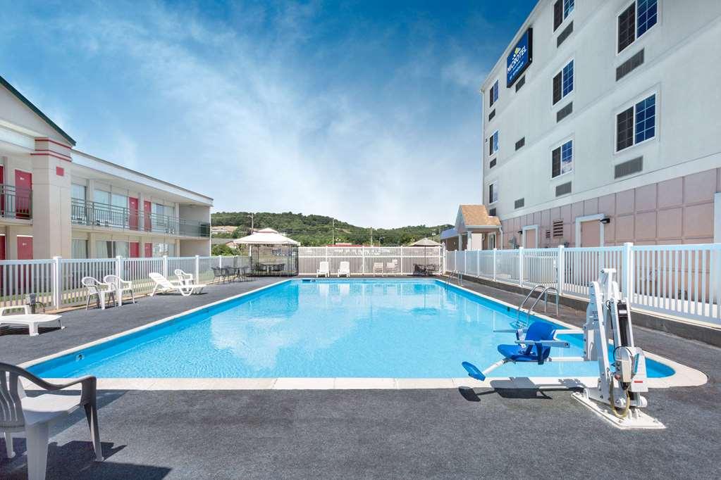 Ramada By Wyndham Harrisonburg Motel Екстериор снимка