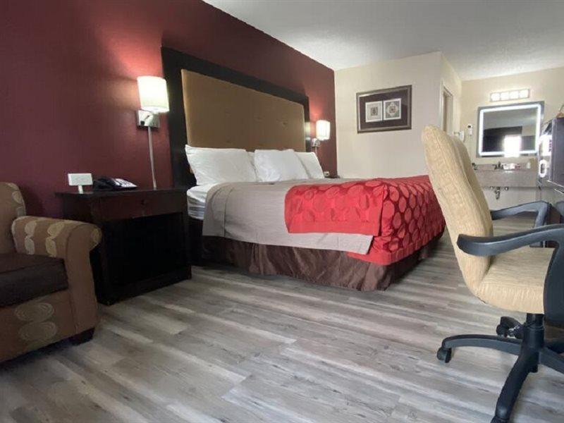 Ramada By Wyndham Harrisonburg Motel Екстериор снимка