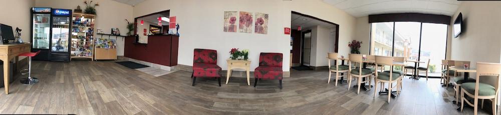 Ramada By Wyndham Harrisonburg Motel Екстериор снимка