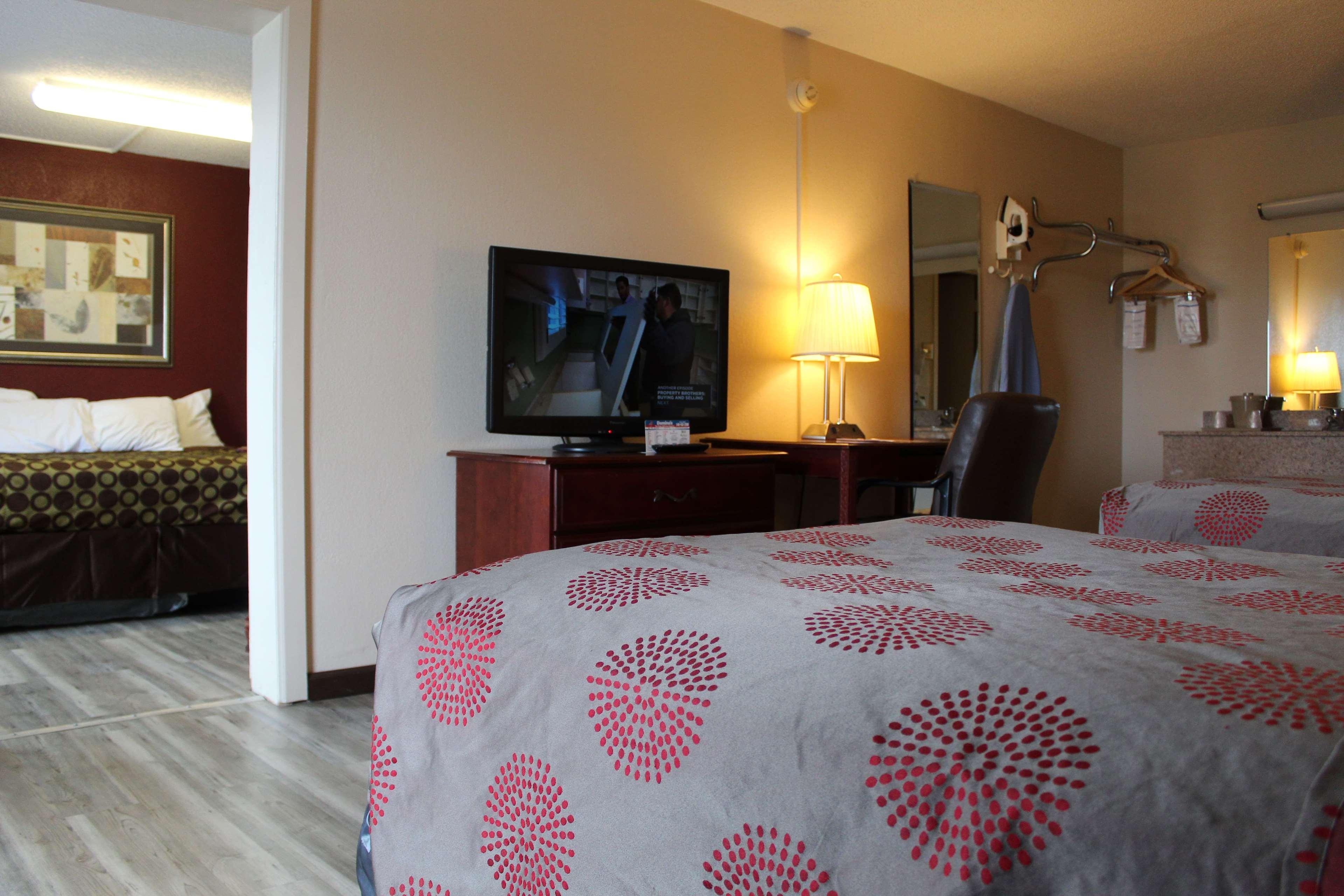 Ramada By Wyndham Harrisonburg Motel Екстериор снимка
