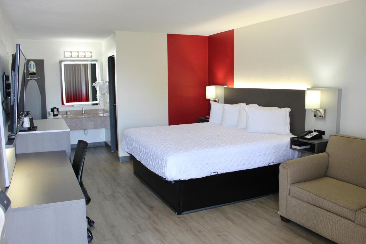 Ramada By Wyndham Harrisonburg Motel Екстериор снимка