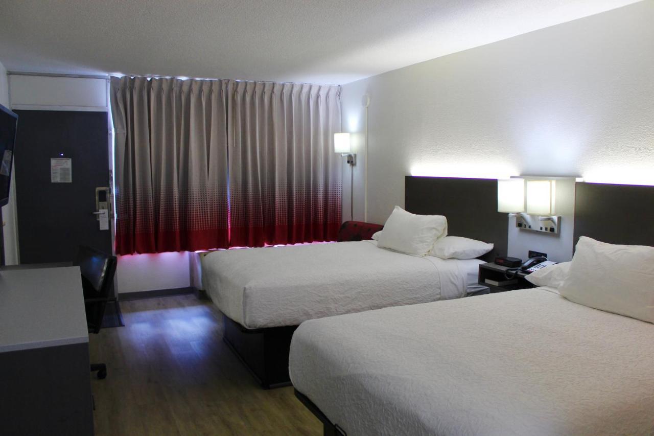 Ramada By Wyndham Harrisonburg Motel Екстериор снимка