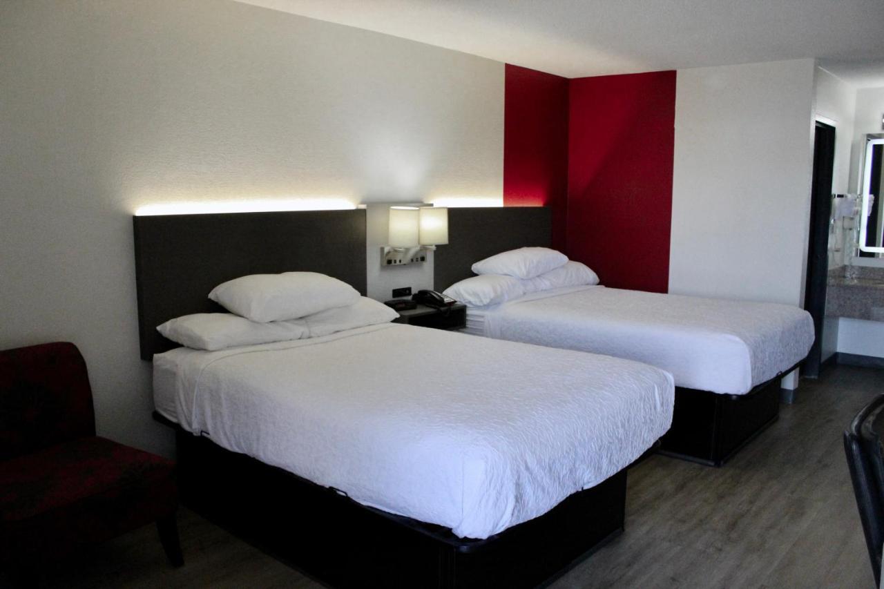 Ramada By Wyndham Harrisonburg Motel Екстериор снимка