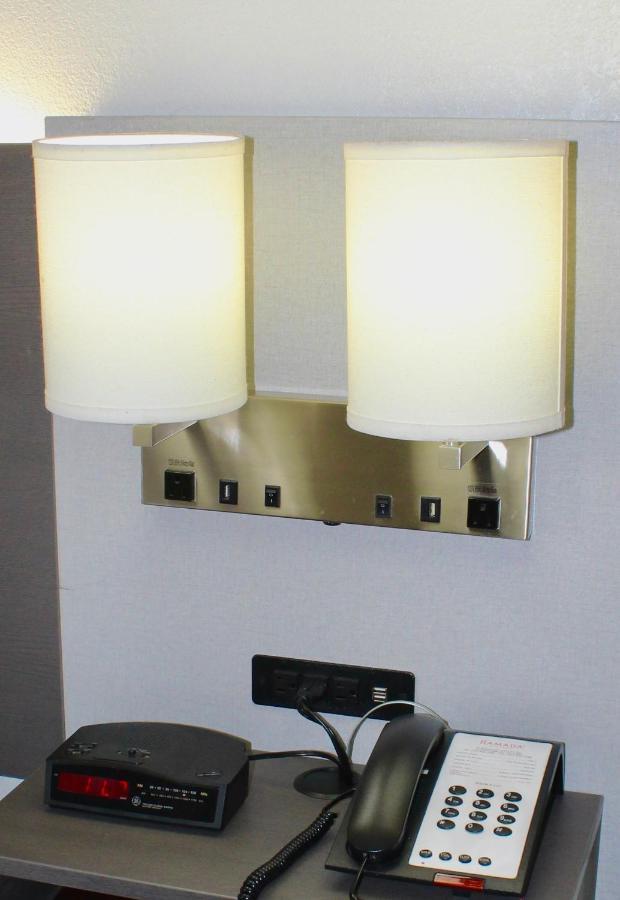 Ramada By Wyndham Harrisonburg Motel Екстериор снимка