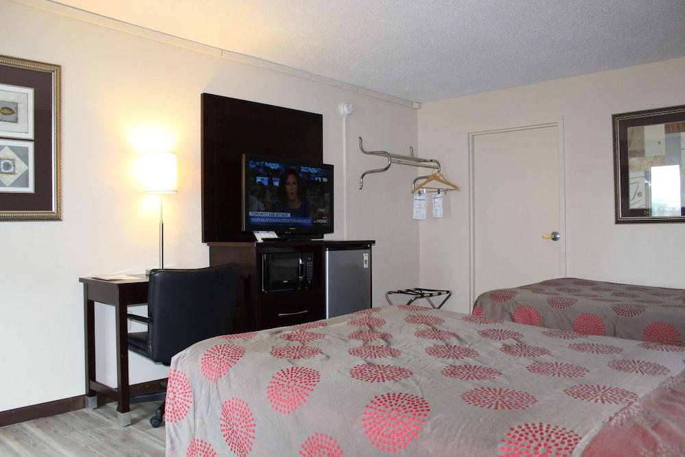Ramada By Wyndham Harrisonburg Motel Екстериор снимка