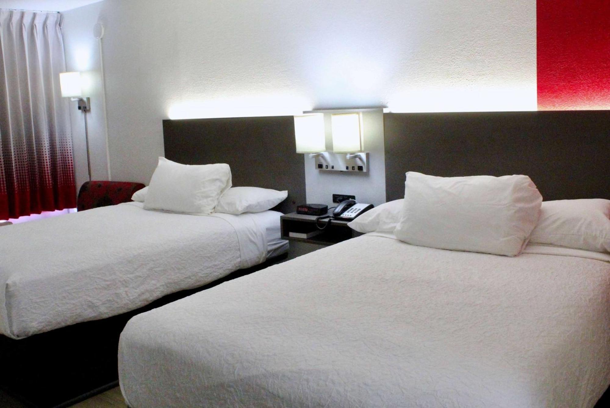Ramada By Wyndham Harrisonburg Motel Екстериор снимка