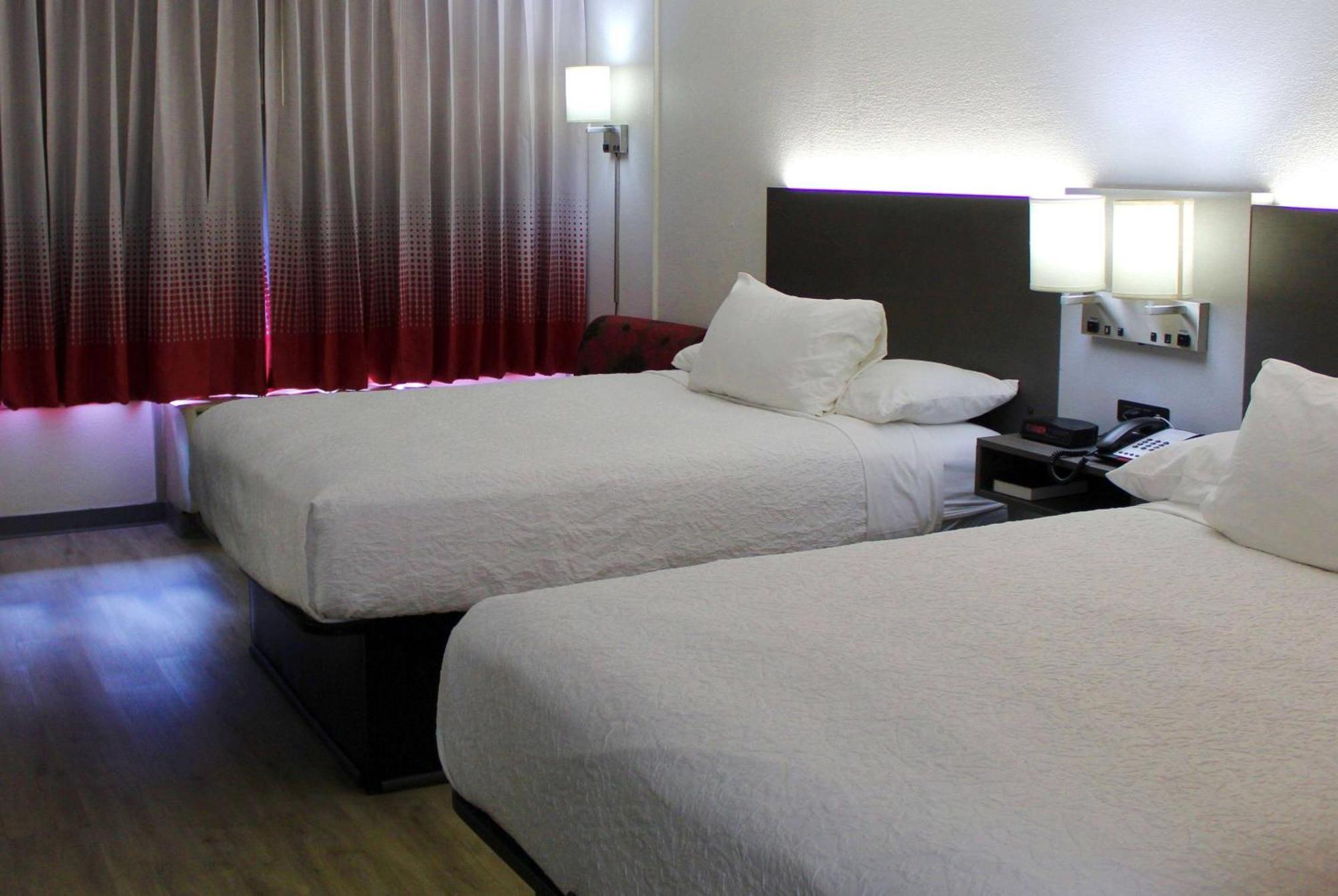 Ramada By Wyndham Harrisonburg Motel Екстериор снимка