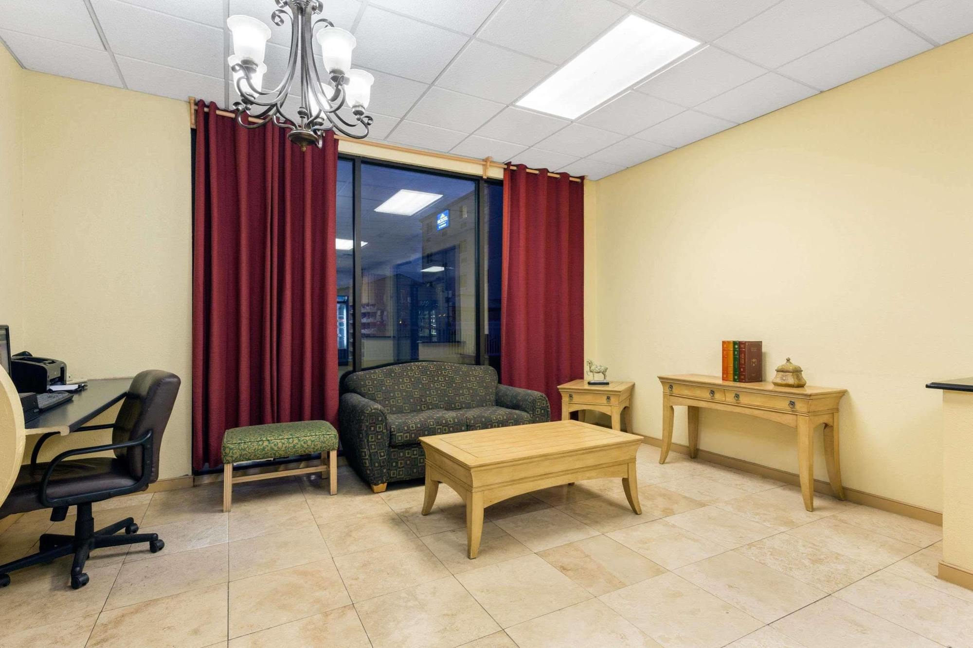 Ramada By Wyndham Harrisonburg Motel Екстериор снимка