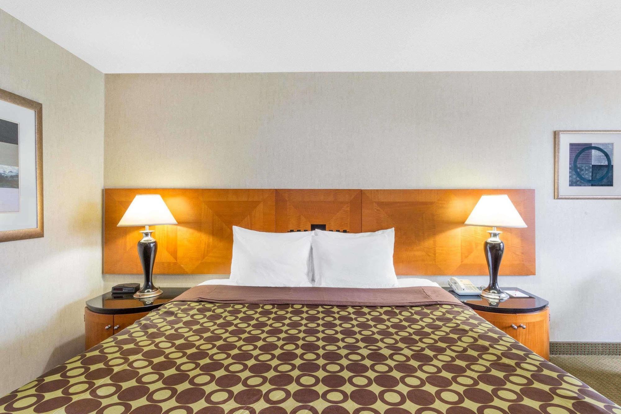 Ramada By Wyndham Harrisonburg Motel Екстериор снимка