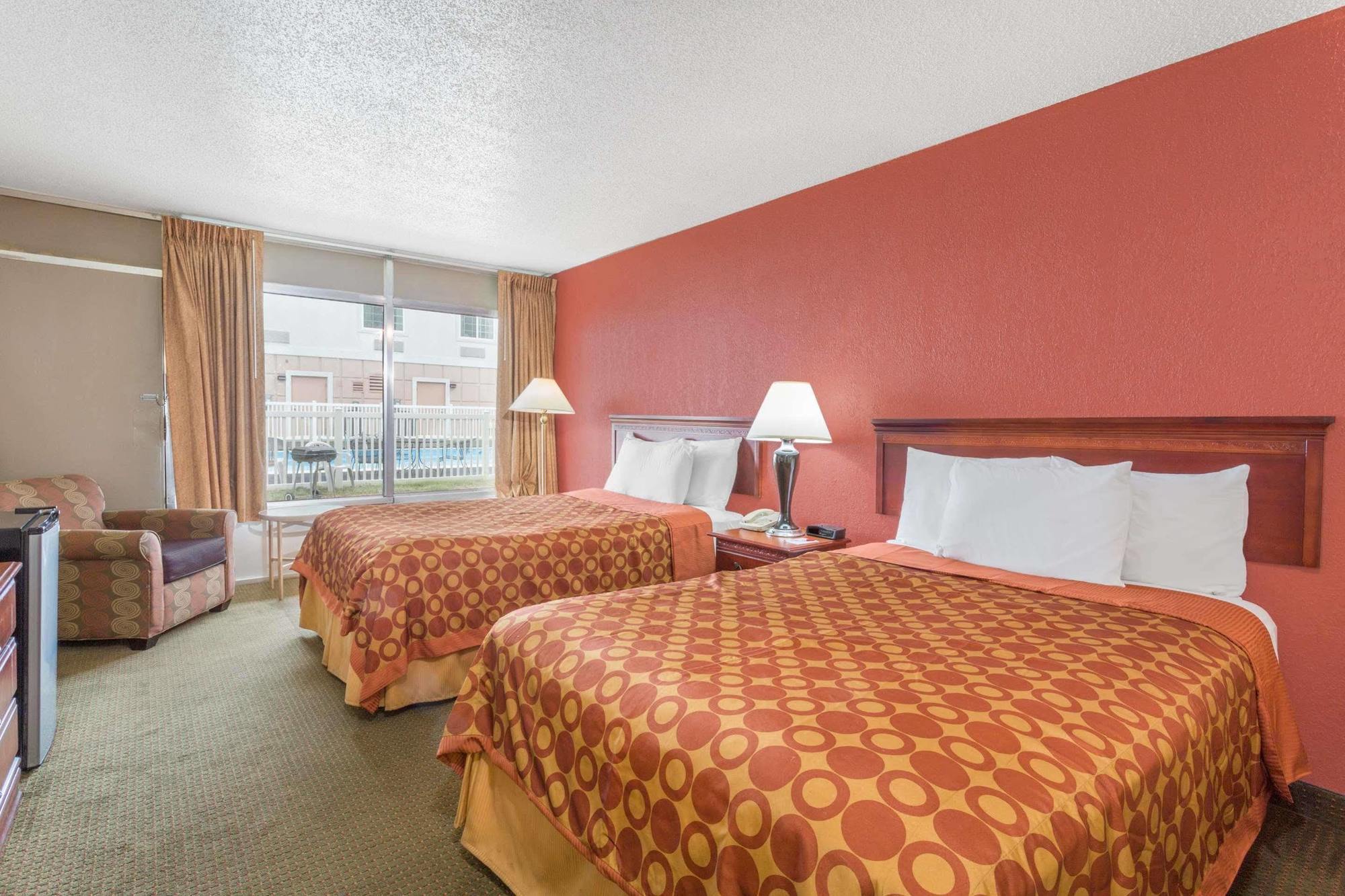 Ramada By Wyndham Harrisonburg Motel Екстериор снимка